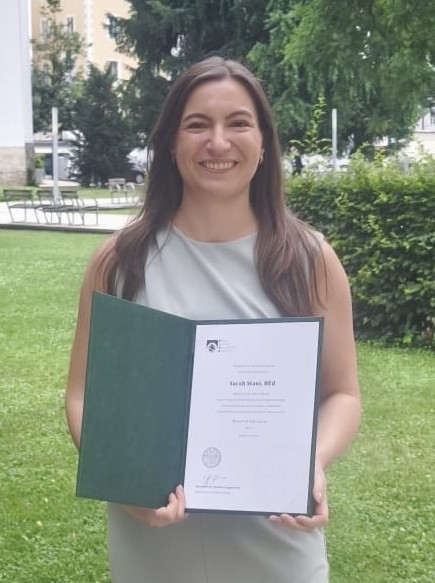 Herzlichen Glückwunsch an Sarah Stani! Sie hat ihr Masterstudium hervorragend abgeschlossen und erhält den SALVE - Masterbonus.
